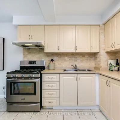 30,&nbsp;Chichester, L'Amoreaux, Toronto
