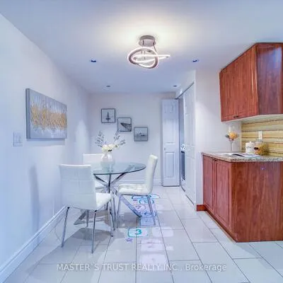 255,&nbsp;Bamburgh, Steeles, Toronto