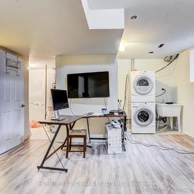 736,&nbsp;Kingston, East End-Danforth, Toronto