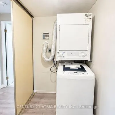 3233,&nbsp;Eglinton, Scarborough Village, Toronto