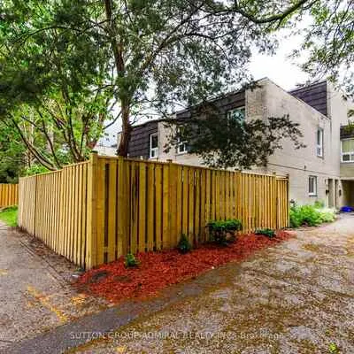 23,&nbsp;Four Winds, York University Heights, Toronto