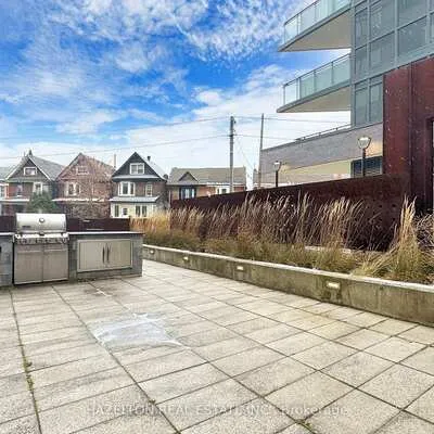 38,&nbsp;Howard Park, Roncesvalles, Toronto