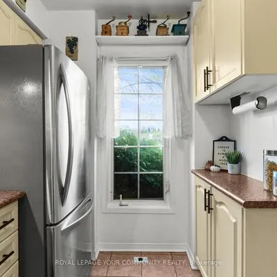 210,&nbsp;Manitoba, Mimico, Toronto