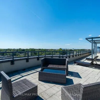 11,&nbsp;Superior, Mimico, Toronto