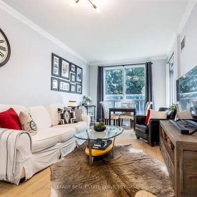 2083,&nbsp;Lake Shore, Mimico, Toronto