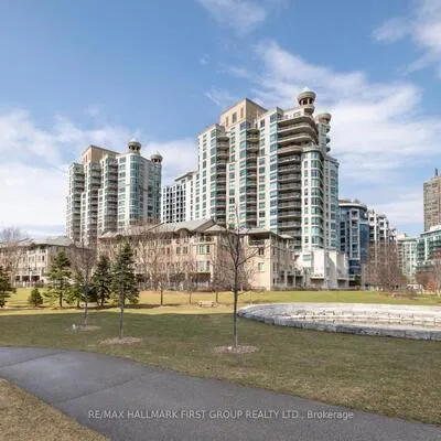 2111,&nbsp;Lake Shore, Mimico, Toronto