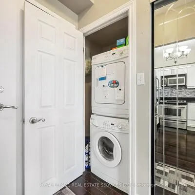2261,&nbsp;Lake shore, Mimico, Toronto