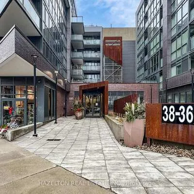 38,&nbsp;Howard Park, Roncesvalles, Toronto