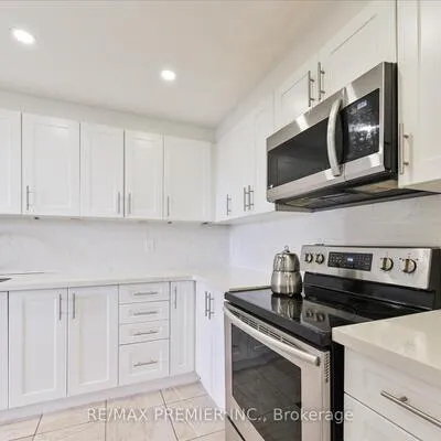 80,&nbsp;Grandravine, York University Heights, Toronto