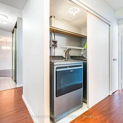 820,&nbsp;Burnhamthorpe, Markland Wood, Toronto