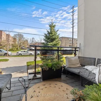 1,&nbsp;Neighbourhood, Stonegate-Queensway, Toronto