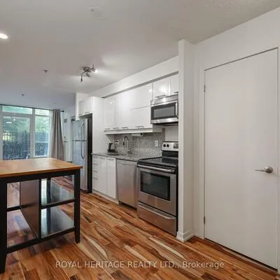 38,&nbsp;Joe Shuster, South Parkdale, Toronto