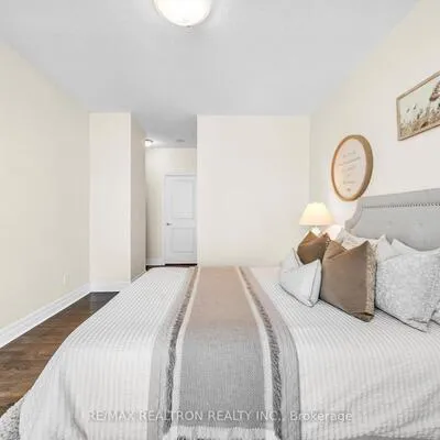 58,&nbsp;Marine Parade, Mimico, Toronto