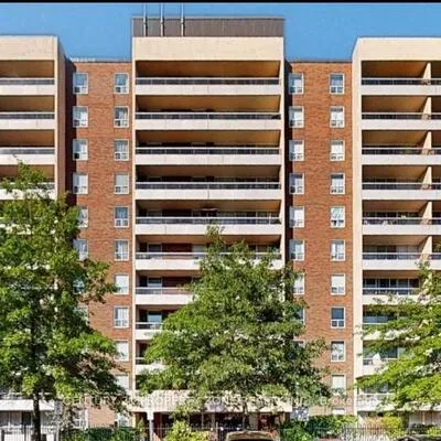 31,&nbsp;Four Winds, York University Heights, Toronto
