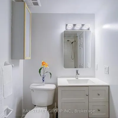 760,&nbsp;Lawrence, Yorkdale-Glen Park, Toronto