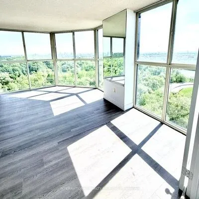 600,&nbsp;Rexdale, West Humber-Clairville, Toronto