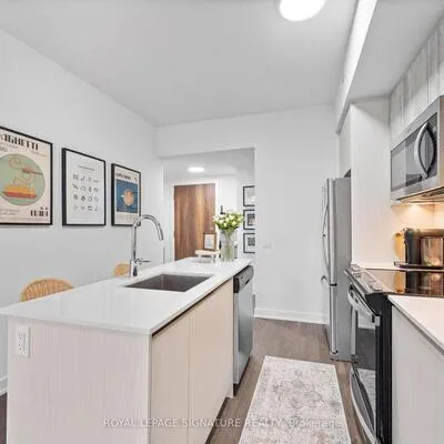 251,&nbsp;Manitoba, Mimico, Toronto