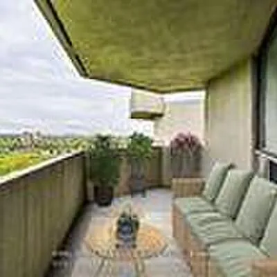 284,&nbsp;Mill, Markland Wood, Toronto
