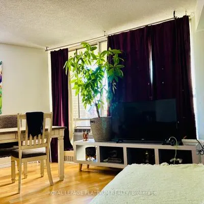 330,&nbsp;Dixon, Kingsview Village-The Westway, Toronto