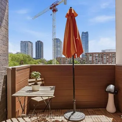 60,&nbsp;Southport, High Park-Swansea, Toronto