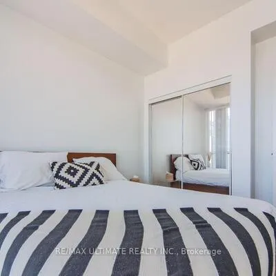 2220,&nbsp;Lake Shore, Mimico, Toronto