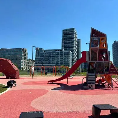 251,&nbsp;Manitoba, Mimico, Toronto
