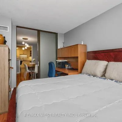 75,&nbsp;Emmett, Mount Dennis, Toronto