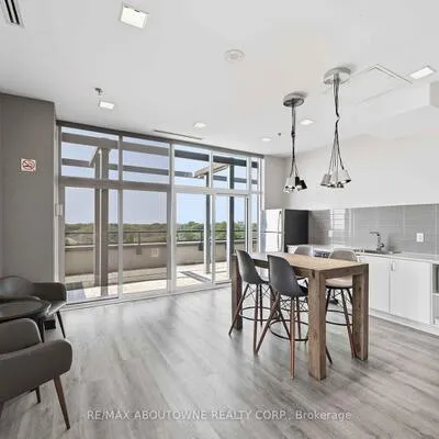11,&nbsp;Superior, Mimico, Toronto