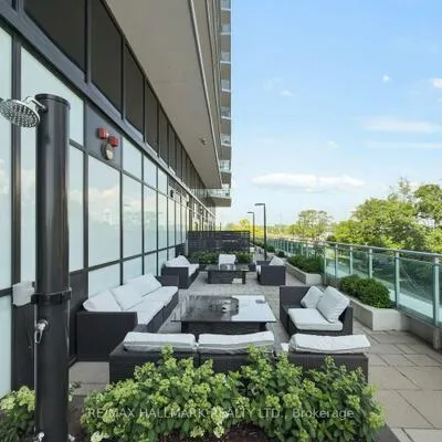 33,&nbsp;Shore Breeze, Mimico, Toronto