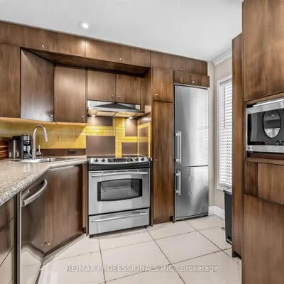 220,&nbsp;Manitoba, Mimico, Toronto
