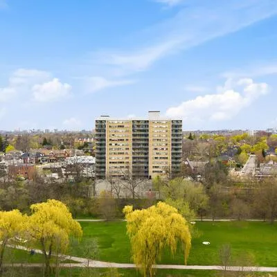 2130,&nbsp;Weston, Weston, Toronto