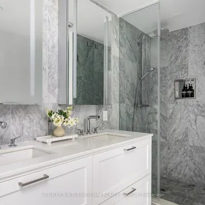 259,&nbsp;The Kingsway, Kingsway South, Toronto