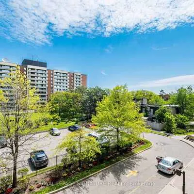 25,&nbsp;Four Winds, York University Heights, Toronto