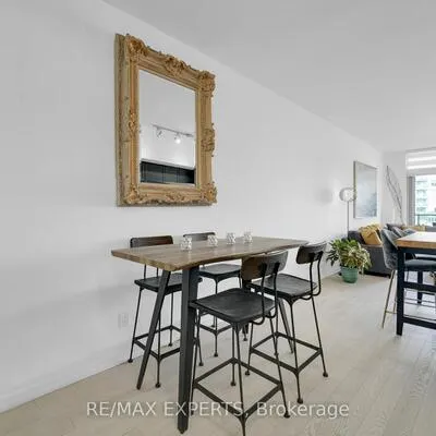 103,&nbsp;The Queensway, High Park-Swansea, Toronto