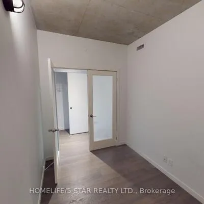 383,&nbsp;SORAUREN, Roncesvalles, Toronto