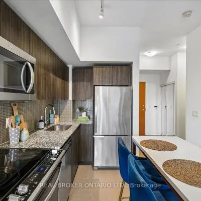 20,&nbsp;Shore Breeze, Mimico, Toronto