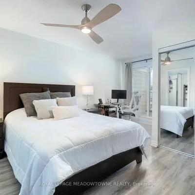 10,&nbsp;Carnation, Long Branch, Toronto