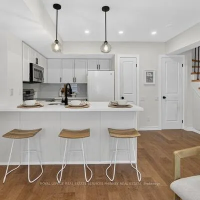 93,&nbsp;The Queensway, High Park-Swansea, Toronto