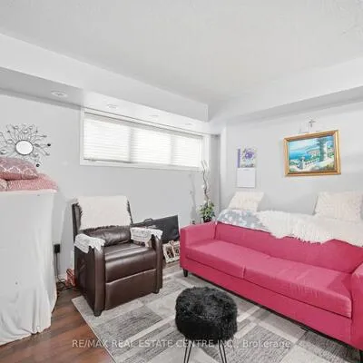 153,&nbsp;Isaac Devins, Humberlea-Pelmo Park W5, Toronto