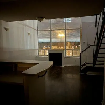250,&nbsp;Manitoba, Mimico, Toronto