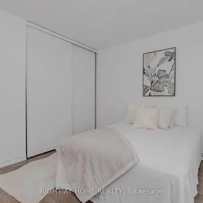 40,&nbsp;Rexdale, Rexdale-Kipling, Toronto