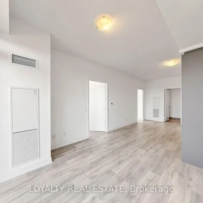 251,&nbsp;Manitoba, Mimico, Toronto