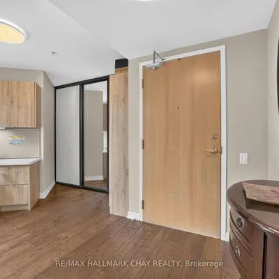 38,&nbsp;Howard Park, Roncesvalles, Toronto