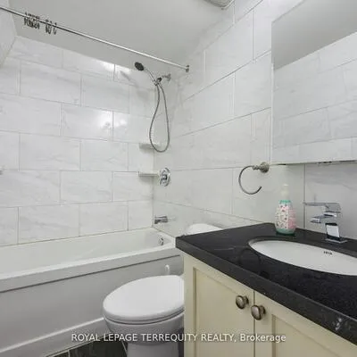 760,&nbsp;Lawrence, Yorkdale-Glen Park, Toronto
