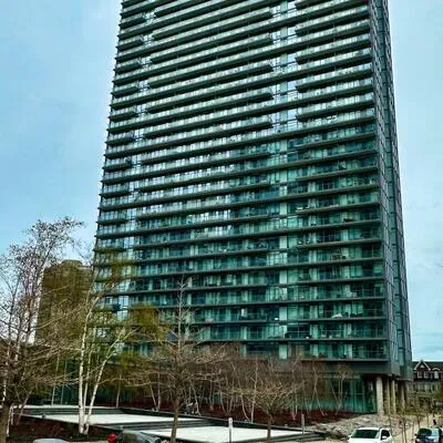 105,&nbsp;The Queensway, High Park-Swansea, Toronto