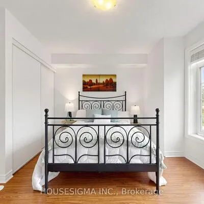 870,&nbsp;Jane, Rockcliffe-Smythe, Toronto