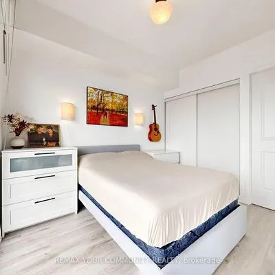 105,&nbsp;The Queensway, High Park-Swansea, Toronto