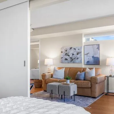 1050,&nbsp;The Queensway, Islington-City Centre West, Toronto
