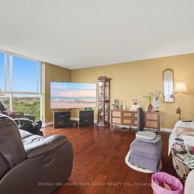 600,&nbsp;Rexdale, West Humber-Clairville, Toronto