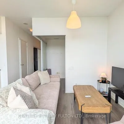 105,&nbsp;The Queensway, High Park-Swansea, Toronto